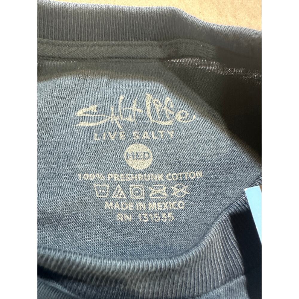 Salt Life Mens M Blue Skull Crossed Knives Pocket Graphic Tee NWT Coastal boho - Picture 2 of 8